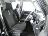 高いホールド性で運転姿勢が安定します。長距離ドライブでも疲れにくいのが魅力です。快適なドライビングライフをお送りください♪
