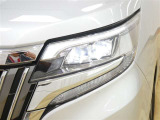 LEDヘッドライトです。デザイン性がよくとても明るいので、夜間の走行や悪天候でも安心です。しかも長寿命!