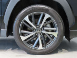 純正のアルミホイール装着車です。タイヤサイズは225/50R18です。