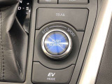 ドライブモードは走りの穏やかな順から「エコ」「ノーマル」「スポーツ」等が選べます。車種によりアクセルレスポンスやステアリングの重さ、エアコンの利き具合等が違います。