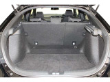 フル乗車でもしっかり荷物を収納できるラゲッジスペースです。普段の買い物でしっかりと積める十分な荷室スペースを確保しています。