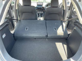 リアシートを倒せば、広い荷室を確保できます。