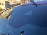 フォワードセンシングカメラです。前方の車両、2輪車、人を検知してブレーキのアシストをしてくれます。