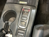エレクトリックギアセレクターを採用することで、さらに洗練されたセンターコンソールになりました。