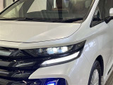 LEDヘッドライトです。デザイン性がよくとても明るいので、夜間の走行や悪天候でも安心です。しかも長寿命!