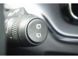 リアワイパーの作動は、ワイパーレバー先端のスイッチで行います。