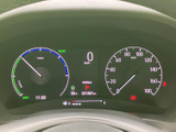 速度や燃料残量、シフト位置など運転中に確認したい情報がまとまっています。表示が見やすく配置され、必要な情報をひと目で把握しやすいため、日常の運転を支えます。