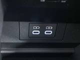 給電用USB端子付です。