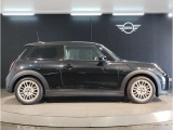 ☆MINIの車の始まりは大人四人がギリギリ乗れるコンパクトな車です!!今となっては3ナンバーですが、もともとは5ナンバーの車でした!!