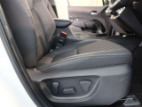 パワーシート搭載。微妙な調整が手軽にでき、ピッタリなポジションで運転することが可能です。