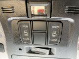 運転席にて両側電動スライドドアの開閉操作が出来ます!便利な機能です!