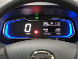 走行中も一目で分かるデジタルメーターでスピードのチェックもしやすいので、安全運転のお手伝いに!!!