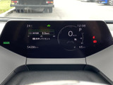速度やシフト位置、走行距離などの情報を一画面で確認でき、運転に必要な表示を把握しやすいレイアウトです。警告灯も視界に入りやすく、日々の運転をサポートしてくれます。