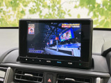 画面でテレビ番組を楽しめる装備です。お出かけ先で休憩する際など、停車中に映像を視聴でき、車内で過ごす時間を心地よく演出してくれる便利な一台です。