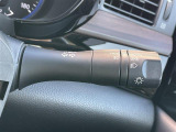 【オートライト(AUTO)】外の明るさをシステムが感知して、自動でヘッドライトが点灯します。ヘッドライトをつけ忘れを防ぐ便利機能です。