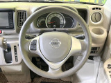 インテリアに合わせたデザインのステアリングは、運転される方のことも考え、運転しやすい形状、大きさです。是非一度、実際に触ってお確かめください。