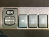 【アイドリングストップ】赤信号や渋滞で停車した際にエンジンを停止し、無駄な燃料の消費を抑えます。燃費向上や環境保護につなげる機能♪エンジンはブレーキを離せば再始動します。