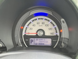 視認性の高いメーターパネルで、運転に必要な情報を確認できます。シンプルで分かりやすいデザインが特徴です。運転に集中できる環境です。