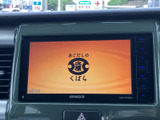 停車中にテレビや動画を楽しめる機能が備わっています。休憩時間にリラックスできる空間を提供します。楽しい時間をお過ごしください。