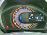 視認性の高いメーター類は、運転に必要な情報を的確に伝えます。運転状況を一目で把握できるので、安全運転をサポートします。