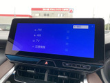 高精細なディスプレイで、音楽やラジオをクリアに楽しめます。直感的なインターフェースで、操作も簡単に行えます。見やすい画面表示が魅力です。