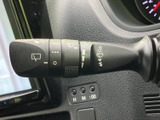 雨天時でもクリアな視界を確保するワイパーレバー。操作も簡単で、運転の安全性を高めます。撥水ワイパーとの組み合わせもおすすめです。