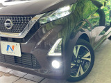 【LEDヘッドライト】悪天候や夜間走行時も良好な視界を確保し安心して運転できる高輝度LEDヘッドライトを装備!点灯速度が早く、消費電力も抑えられています。