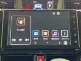 多彩な機能が搭載されたディスプレイ。ラジオやテレビに加え、Bluetooth接続も可能です。快適なドライブをサポートする頼れる相棒です。