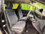 運転席まわりには十分なスペースがあり、大柄な方でもゆったり運転していただける環境です。