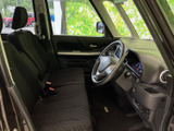 運転席からの眺めは良好。メーター類も見やすく、運転に集中できます。シンプルで使いやすい空間設計が魅力です。