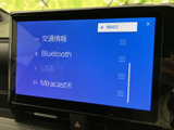 スマートフォン連携機能など、多彩な機能を搭載。情報やエンターテイメントを指先ひとつで。快適なドライブをさらに豊かにする装備です。