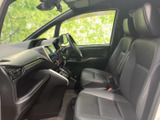 運転しやすい視界と、操作しやすい配置が魅力。快適なドライビングをサポートします。洗練されたデザインも特長です。