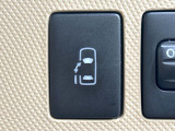 【パワースライドドア】スマートキーや運転席のスイッチでスライドドアの開閉が可能♪電動だから力を入れてドアを開ける必要が無く、小さいお子様でも、重い荷物を持っている時もラクに開け閉めできます♪
