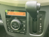 操作しやすいエアコン廻りで、快適な車内環境を保てます。温度調整や風量調節も簡単に行えます。