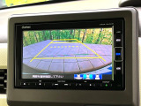 【バックカメラ】駐車時に後方がリアルタイム映像で確認できます。大型商業施設や立体駐車場での駐車時や、夜間のバック時に大活躍!運転スキルに関わらず、今や必須となった装備のひとつです!