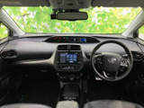 運転席から前方を見渡しやすく、メーター類や中央の画面も視線を移しやすい位置にまとまっています。手元のスイッチ類も確認しやすく、日々の運転を支える運転席まわりです。