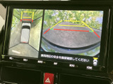 後方の安全確認をサポートし、駐車時の不安を軽減。ガイドライン表示で、正確な位置決めが可能です。狭い場所でも安心して運転できます。