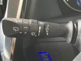 雨天時でもクリアな視界を確保できるワイパーレバー。操作も簡単で、快適な運転をサポートします。安全運転に貢献します。