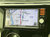 現在地周辺の道路や地名が画面上に表示され、目的地までの道順を確認する際に便利です。地図情報を見ながら行き先を把握できるので、初めて向かう場所への外出にも役立ちます。