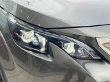 ●LEDヘッドライト:夜間走行時も良好な視界を確保し安心して運転できる高輝度LEDヘッドライトを装備!点灯速度が早く、消費電力も抑えられています。