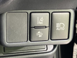 運転をサポートするスイッチ類がまとまり、表示されたマークから機能を見分けやすい配置です。必要な場面に合わせて使い分けられる装備を備えています。