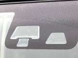 【エマージェンシーブレーキ】走行中に前方の車両等を認識し、衝突しそうな時は警報とブレーキで衝突回避と被害軽減をアシスト。より安全にドライブをお楽しみいただけます。