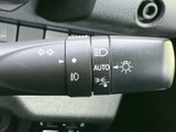 操作しやすい位置に配置されたウインカーレバー。スムーズな操作で、安全な車線変更をサポートします。