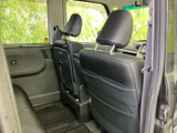 3列目シートも広々。大人でもゆったりと座れます。多人数乗車時でも快適な空間を提供し、様々なシーンで活躍します。