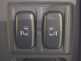【両側パワースライドドア】スマートキーや運転席のスイッチで後席両側スライドドアの開閉が可能♪電動だから力を入れてドアを開ける必要が無く、小さなお子様でも簡単に開け閉めでき快適です♪