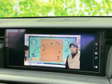 テレビ番組を画面で楽しめる装備です。お出かけ先での休憩中など、停車時に映像を視聴でき、車内で過ごす時間をより有意義に活用できます。音量なども画面周辺から確認できます。