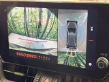 【パノラミックビューモニター】専用のカメラにより、上から見下ろしたような視点で360度クルマの周囲を確認することができます☆死角部分も確認しやすく、狭い場所での切り返しや駐車もスムーズに行えます。