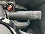 操作しやすいウインカーレバーで、安全な車線変更をサポートします。直感的に操作できる設計が魅力です。
