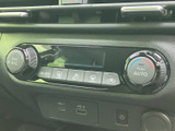 操作しやすいエアコンパネルで、快適な車内環境を維持。温度調節や風量調整も簡単に行えます。