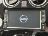 使いやすいインターフェースで、快適なドライブをサポート。様々なメディアに対応し、車内でのエンターテイメントを充実させてくれます。
